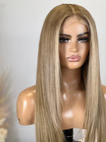 Charger l&#39;image dans la galerie, Sandy beige golden blonde wig. Luxury wigs. Human hair wigs. Designer wig with HD lace
